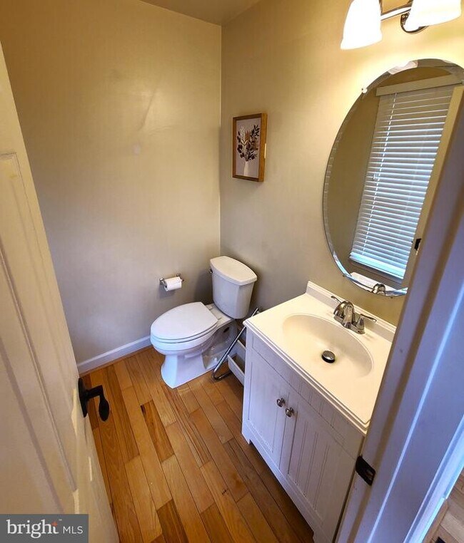 Building Photo - 18 Willow Glen Ct