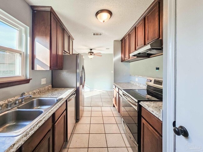 Building Photo - 7811 Coronet Ln