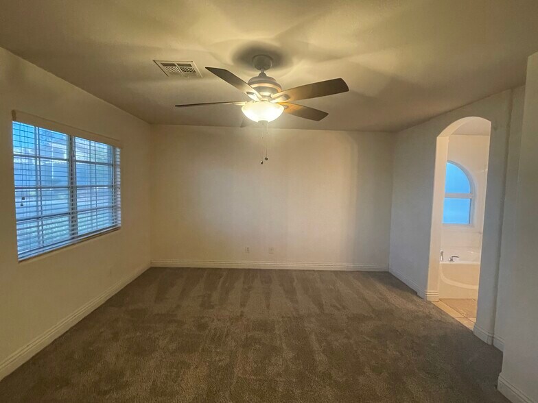 Building Photo - 6228 Farica St