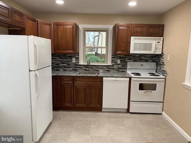 Building Photo - 1017 N York Rd