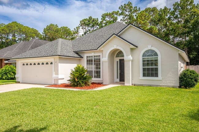 Building Photo - Stunning home in desirable neighborhood