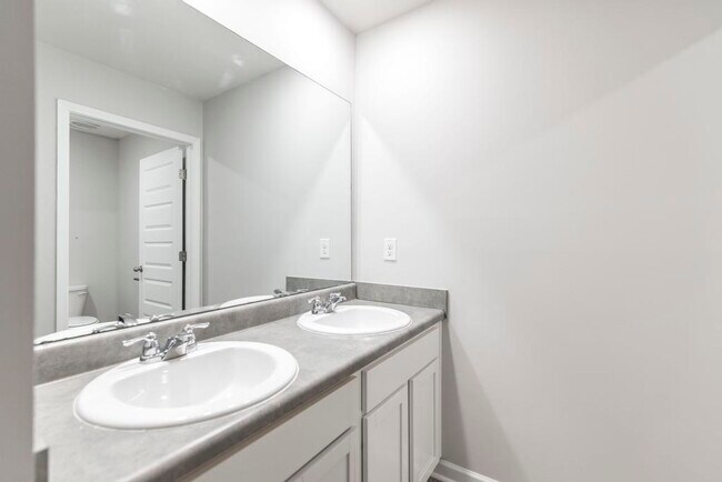Building Photo - 200 Harrow Dr