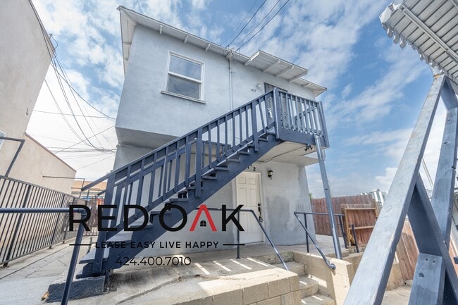 Building Photo - One Bedroom With Tons of Natural Lights, S...