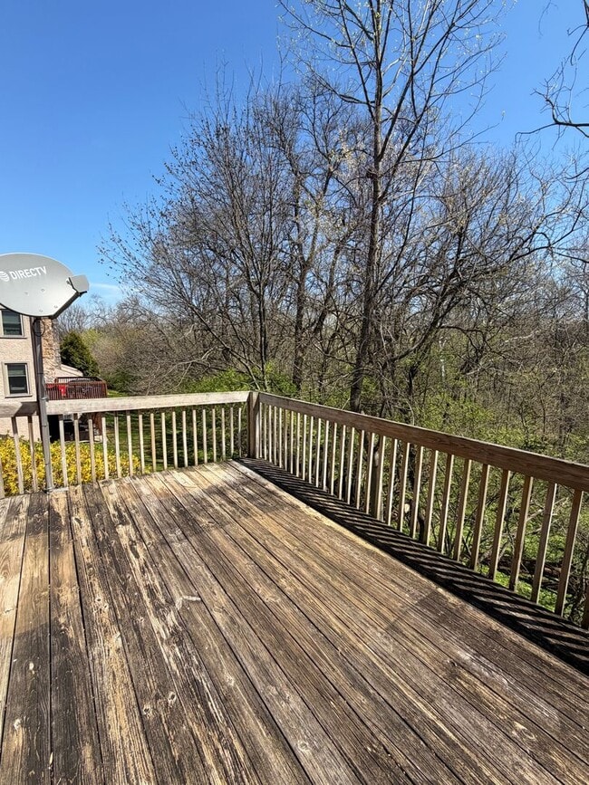 Building Photo - 3BR - WOODED VIEWS • FINISHED BASEMENT • BONUS LOFT • TE SCHOOL DISTRICT