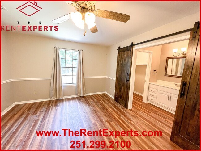 Building Photo - 2086 Mesa Dr