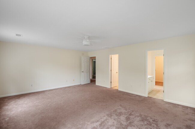 Building Photo - 212 Jasmine Pl Dr