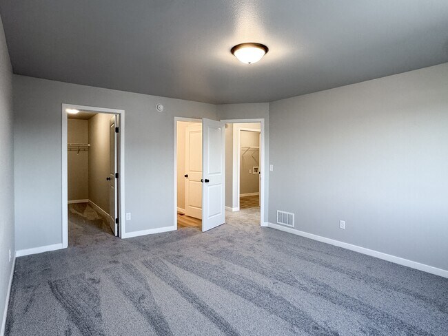 Building Photo - 1105 Jill Dr W