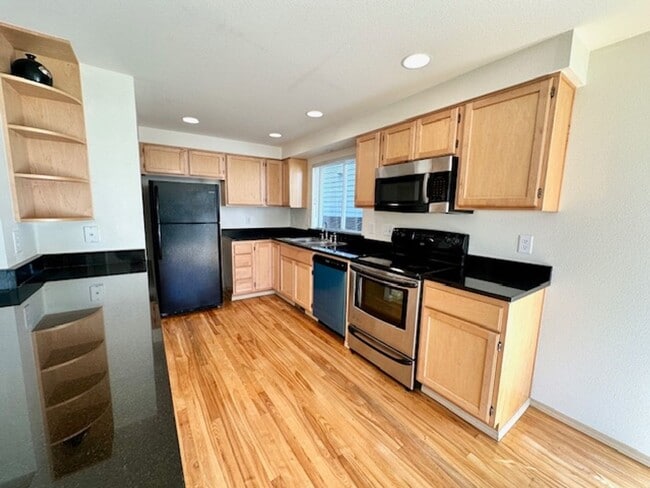Building Photo - Roomy 4-Bedroom Home in Quiet Panther Lake Location