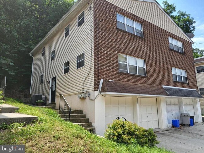 Building Photo - 223 Parker Ave