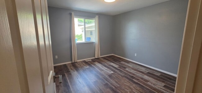 Building Photo - 6818 W Desert Ave