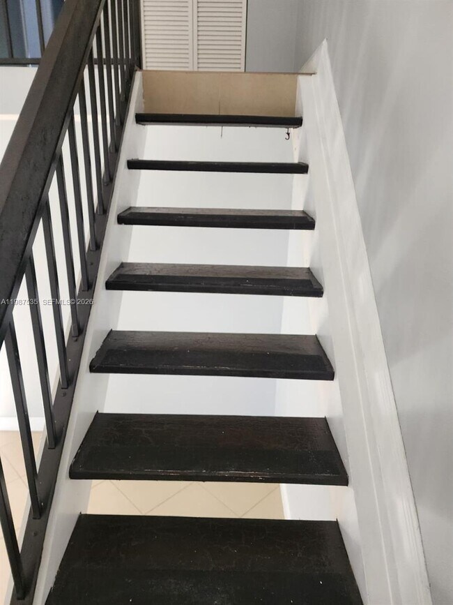 Building Photo - 537 N University Dr