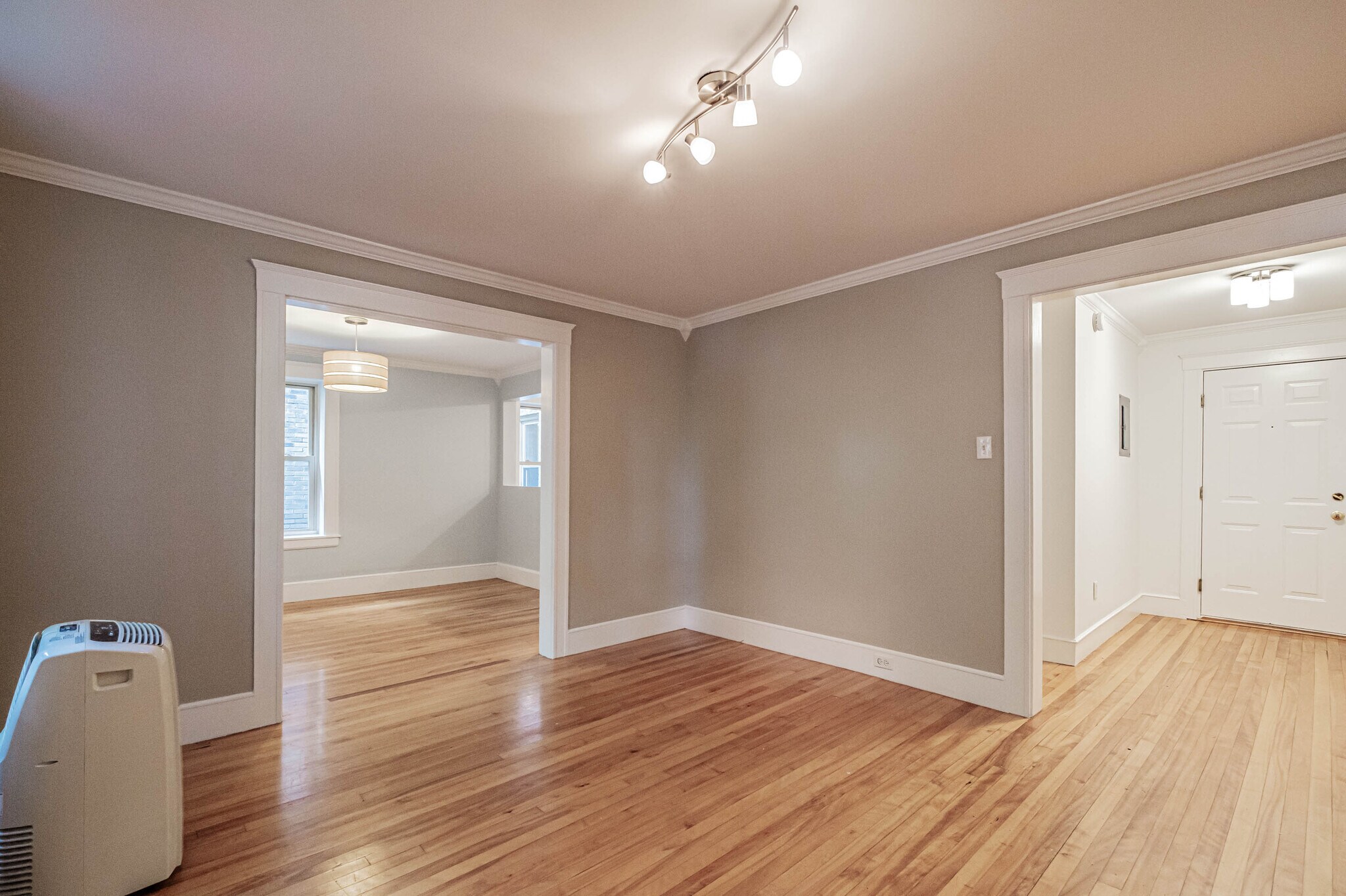 Building Photo - 197 Pine St