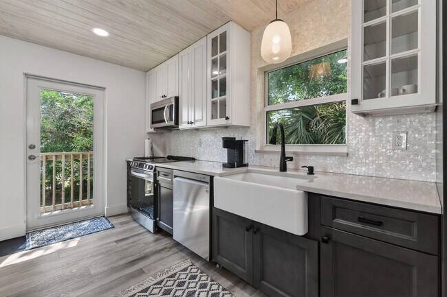 Building Photo - 608 SE 5th St