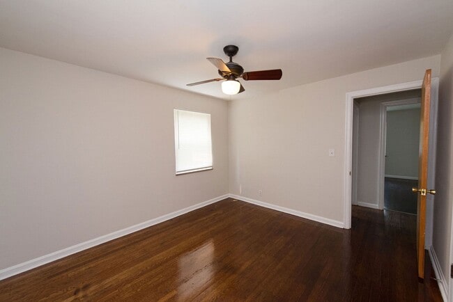 Building Photo - Extra Spacious Top Unit Duplex