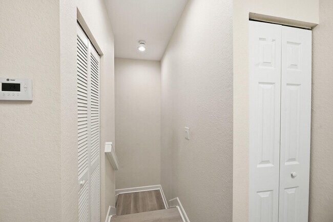 Building Photo - 10415 Wellington Parc Dr