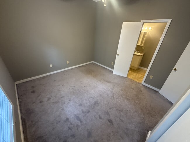 Building Photo - 1003 Curran St NW