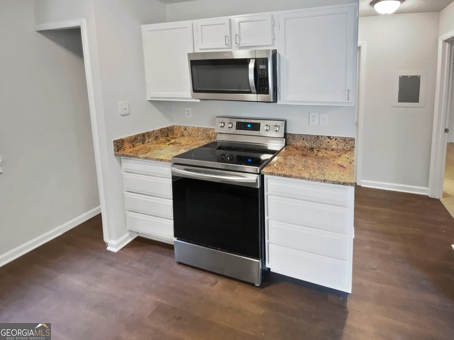 Building Photo - Room in Apartment on Cypress Pointe St