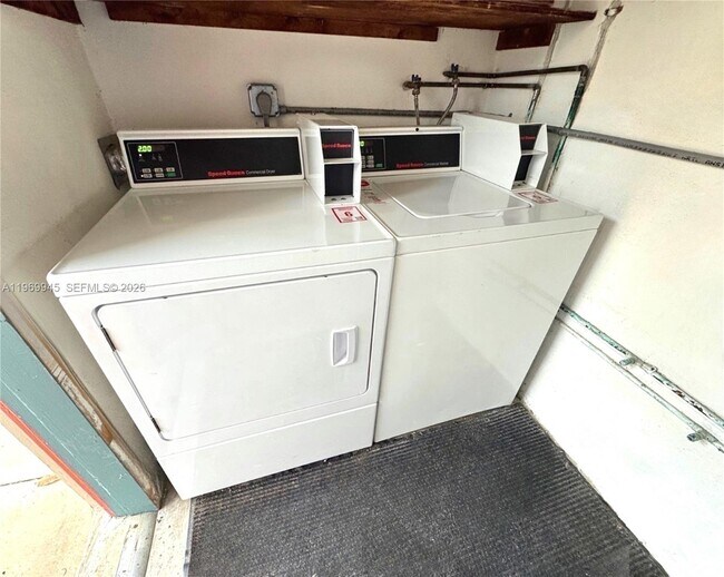 Building Photo - 403 NW 25th St