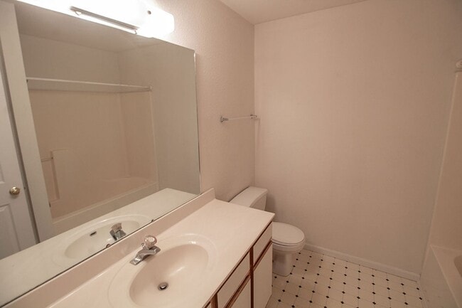 Building Photo - 5200-5202 Tessa Way