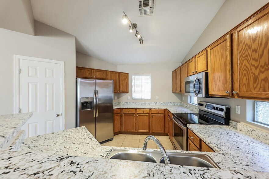 Building Photo - 2351 S 155th Ln