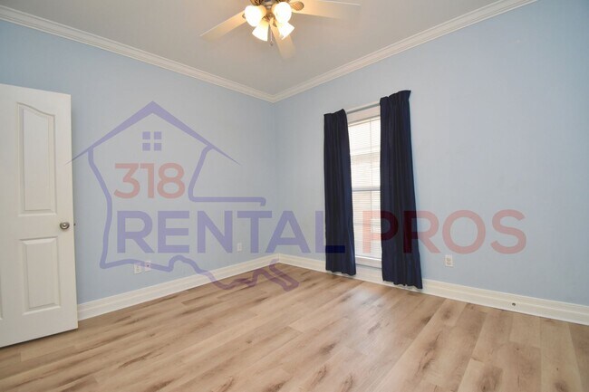 Building Photo - Updated 3 Bedroom, 2 Bath Home