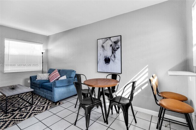 Building Photo - 105 SW 5th Ct