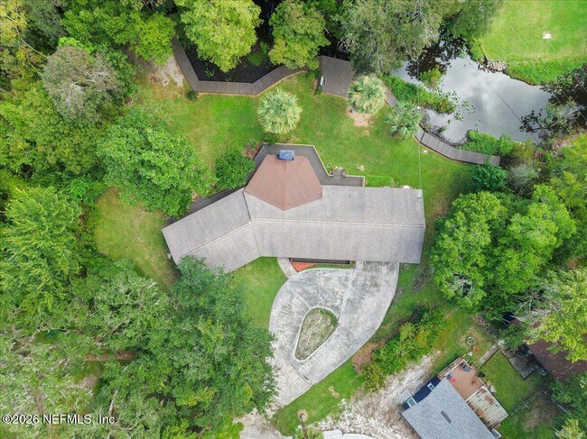 Building Photo - 2421 Dogwood Ln