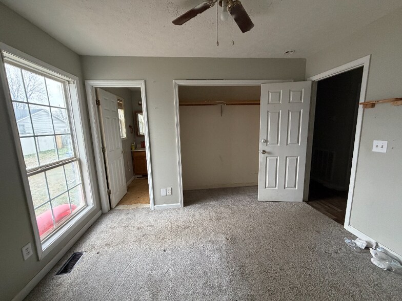 Building Photo - 1211 Redbud St