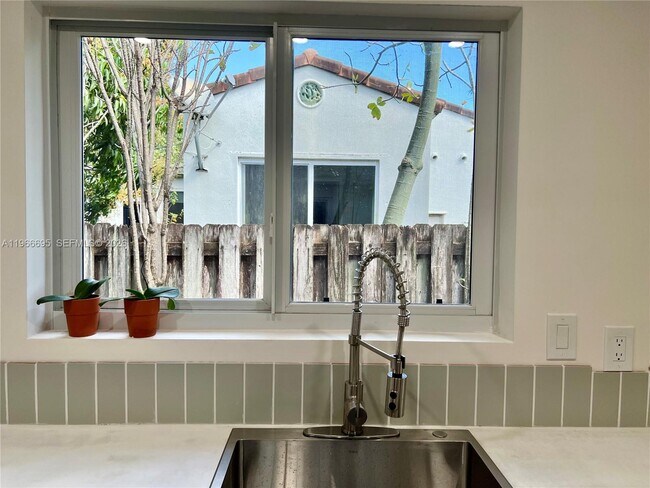 Building Photo - 1623 Johnson St