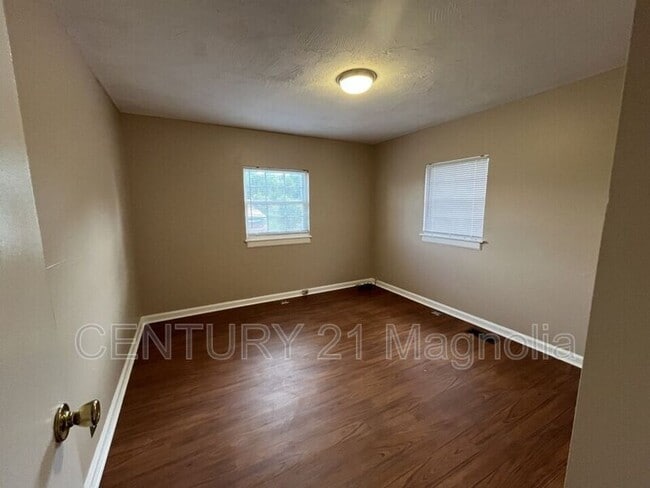 Building Photo - 1077 Williston Rd