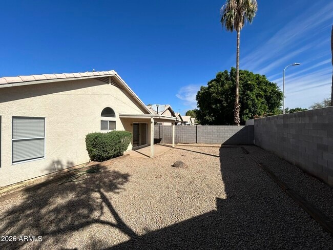 Building Photo - 51 N Del Pueblo Pl