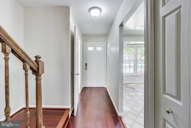 Building Photo - 3027 Mozart Dr