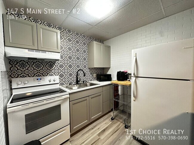 Building Photo - 147 S Main St