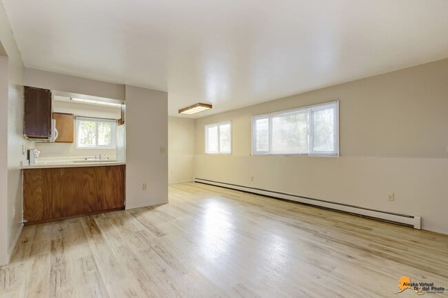 Building Photo - 3806 Iowa Dr