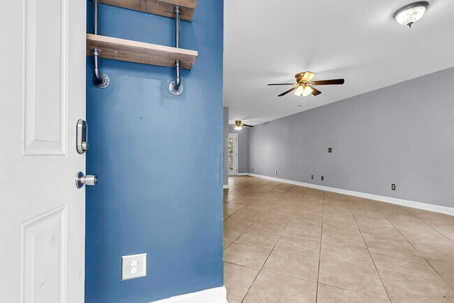 Building Photo - 206 Pine Shadow Dr