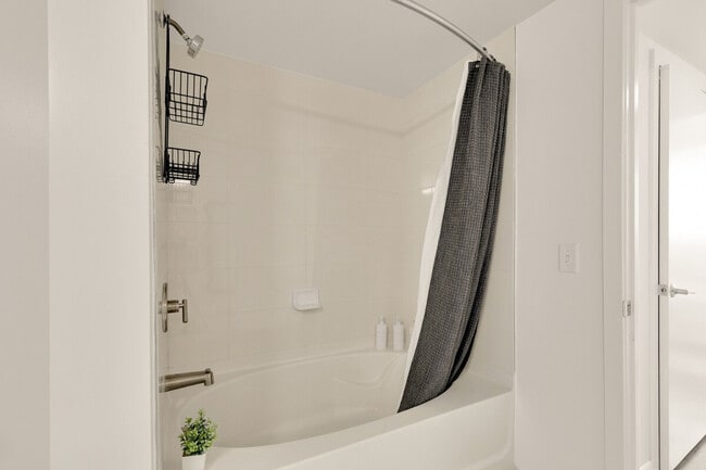 Building Photo - 1548 Spring Hill Rd