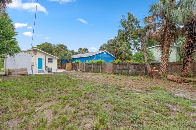 Building Photo - 1050 19th St S