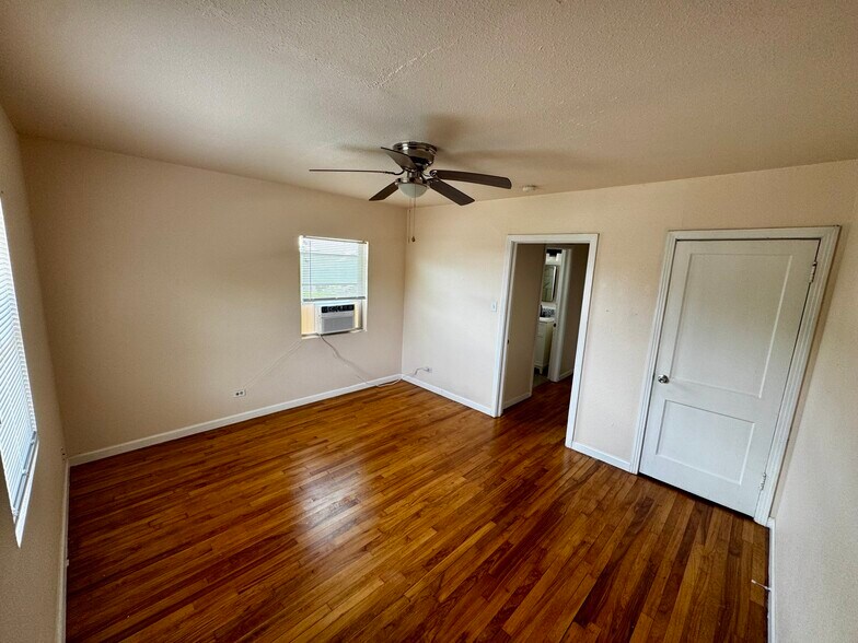 Bedroom with beautiful hardwood floors and great natural light - 946 W Magnolia Ave