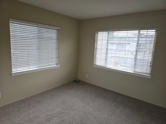 Building Photo - 160 Clarendon Rd