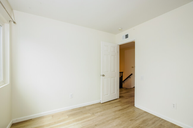 Building Photo - 4454 Anne Sladon St