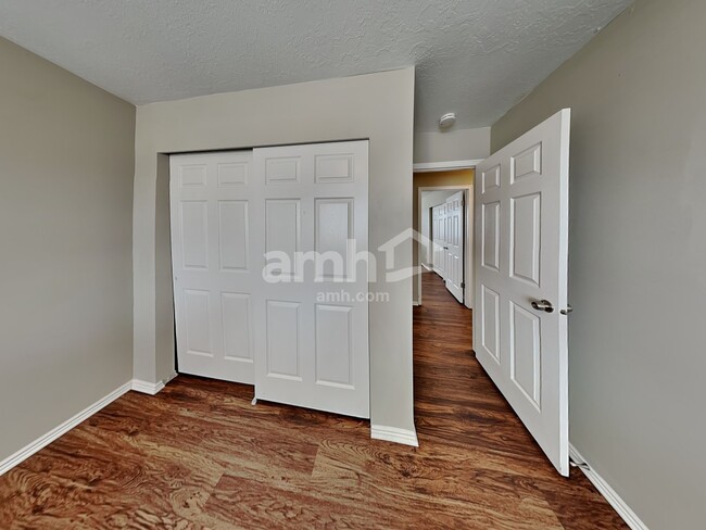 Building Photo - 498 N 500 W