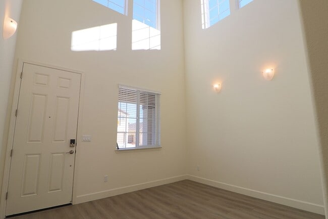 Building Photo - 6735 Lunar Descent Dr