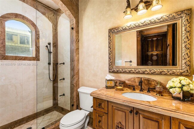 Building Photo - 2306 Bay Dr