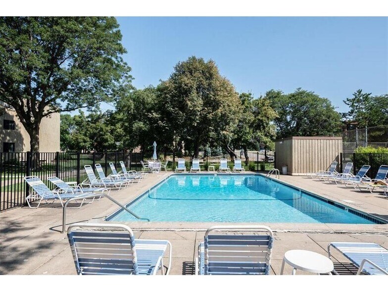 Building Photo - 4101 Parklawn Ave