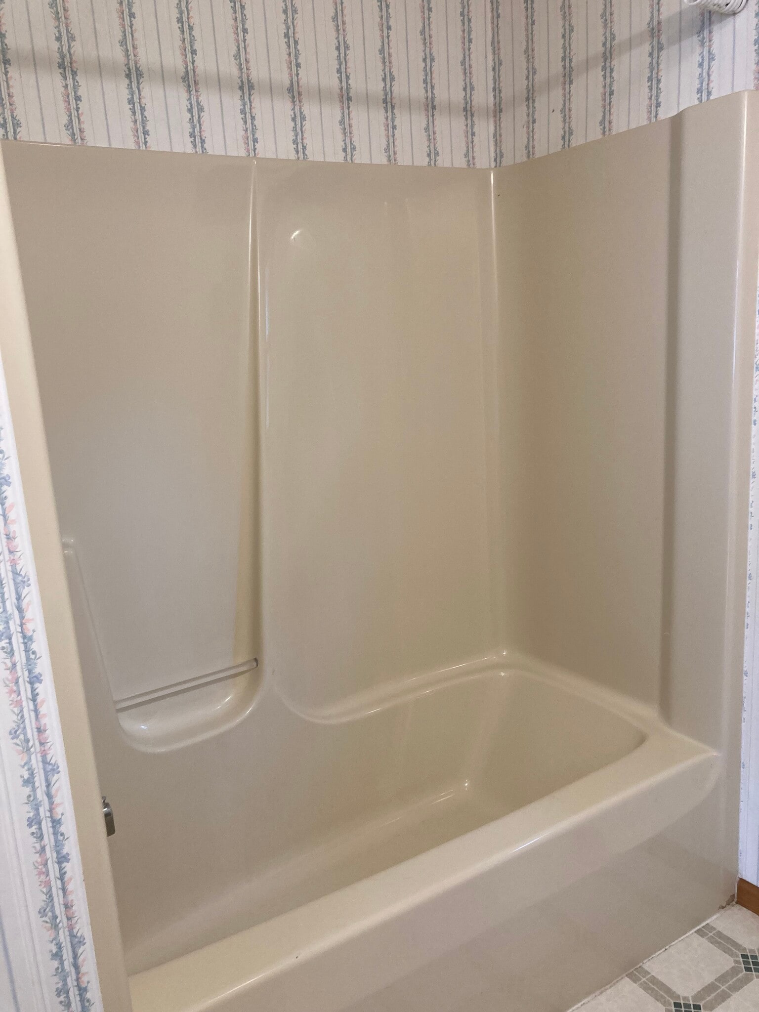 2nd full bath - 4942 E Lakeview St