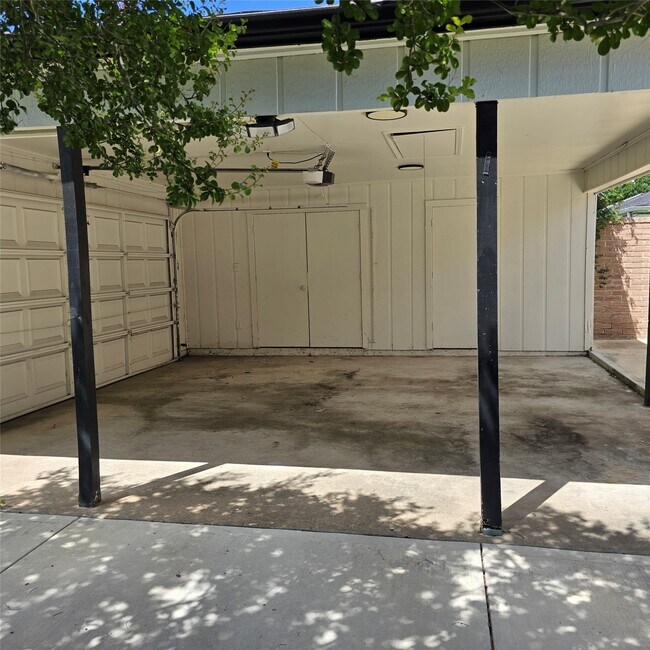 Building Photo - 15826 Los Altos Dr