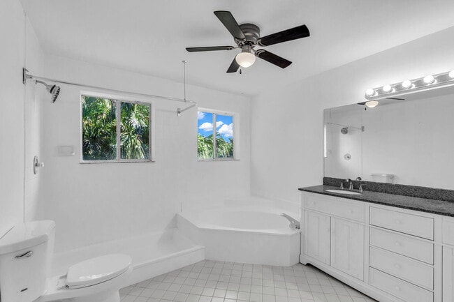 Building Photo - 6813 Via Regina