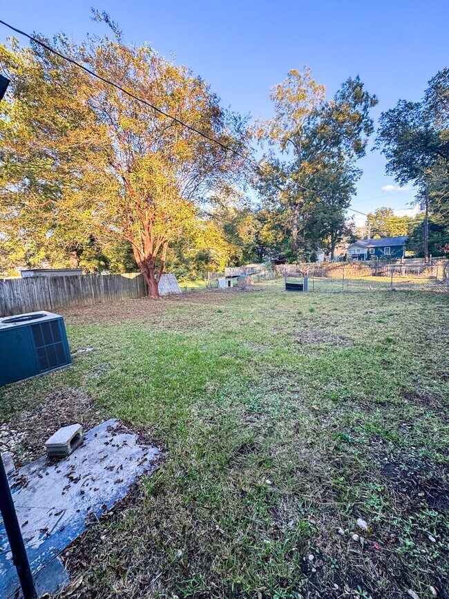 Building Photo - ? Charming 2 Bedroom Home with Garage & Backyard ?