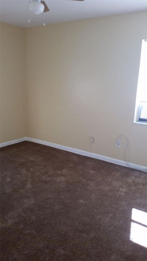 Building Photo - 3 Bed 1 Bath Home | Pet Friendly | Fenced Yard | Washer Dryer Hook Ups | Section 8 Welcomed