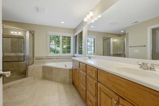 Building Photo - Custom Home in Fantastic Neighborhood!